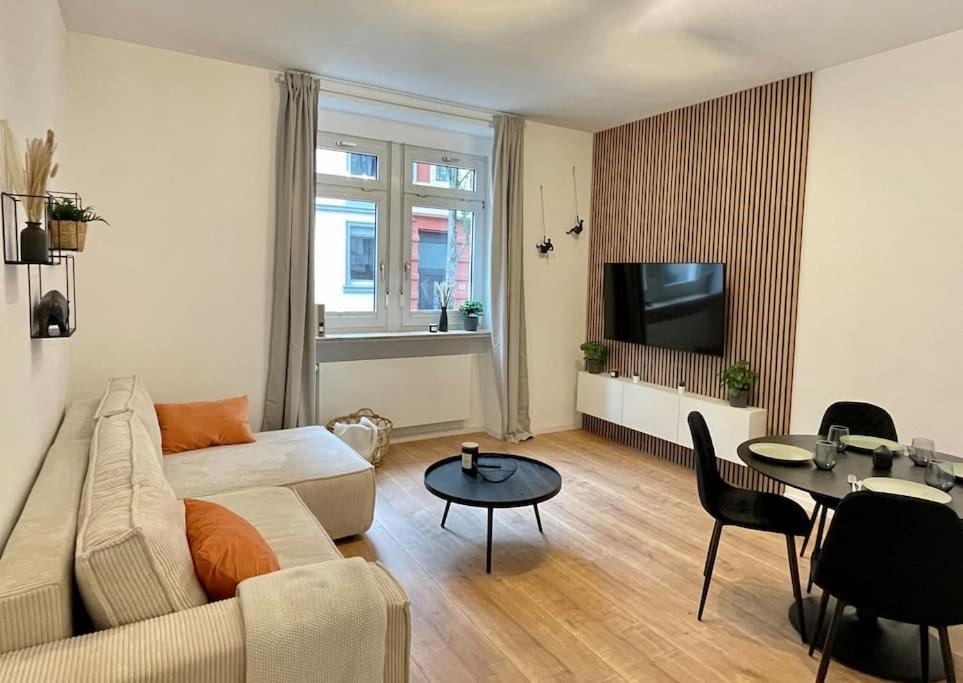 Stylisches Apartment In Zentraler Lage Mit Balkon Karlsruhe Bagian luar foto